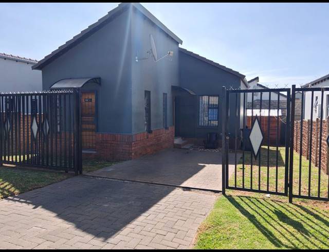 3 BEDROOM CLUSTER FOR SALE IN SOUTH HILLS